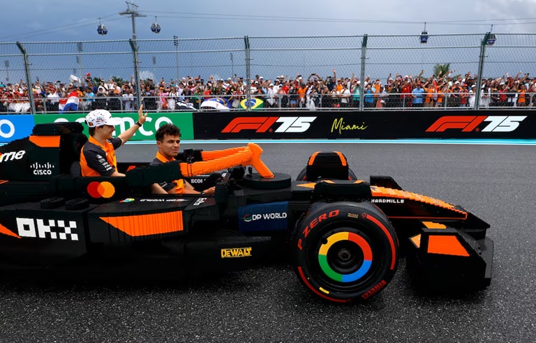 LEGO yaratıcılıkta vites yükseltti: F1 pilotları LEGO araçlarla yarıştı...