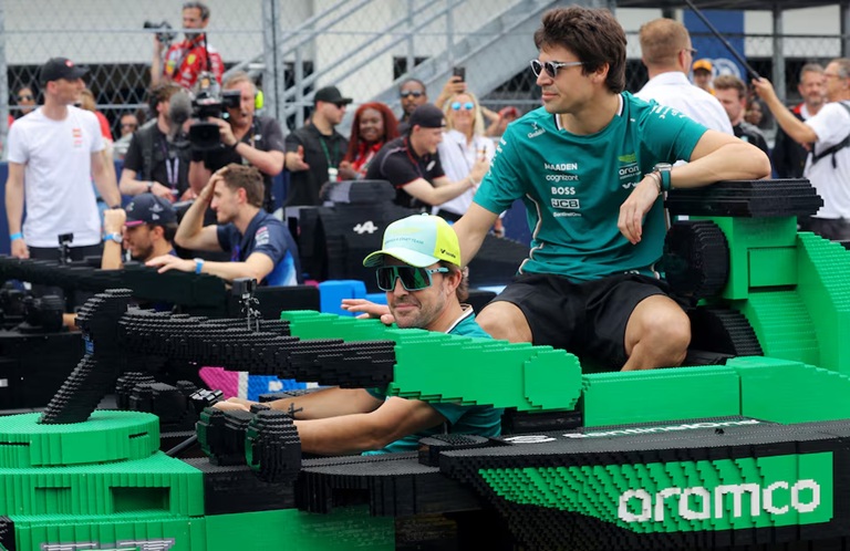 LEGO yaratıcılıkta vites yükseltti: F1 pilotları LEGO araçlarla yarıştı...