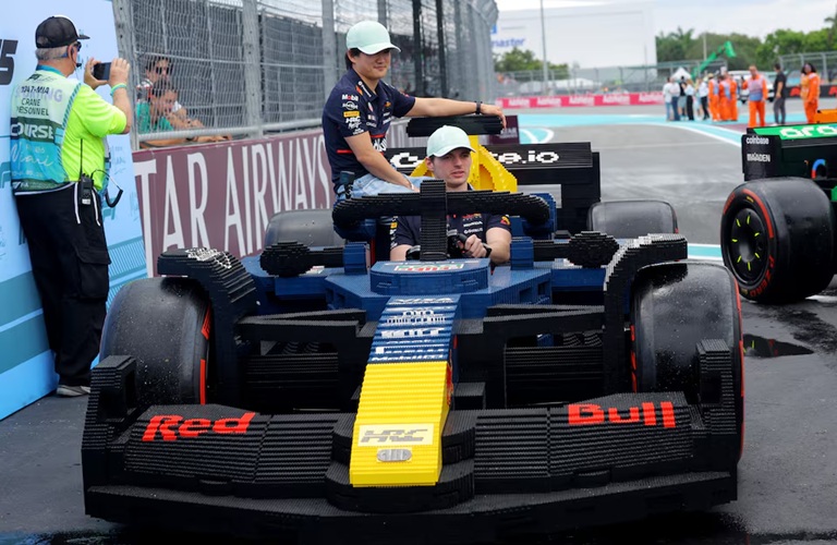 LEGO yaratıcılıkta vites yükseltti: F1 pilotları LEGO araçlarla yarıştı...